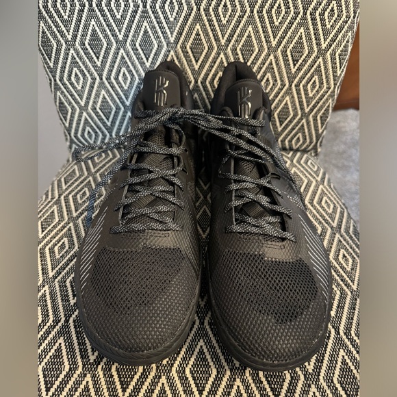 Nike Kyrie Flytrap 5 Basketball Shoe Black Cool Grey size 14 - Picture 4 of 6